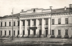 Ще один колишній палац гетьмана Розумовського, у місті Почепі на Стародубщині