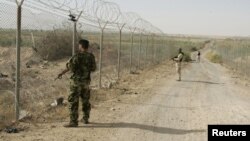 جنود عراقيون على الحدود مع سوريا