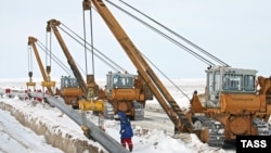 Строительство газопровода на Карачаганкском месторождении. 10 марта 2009 года.