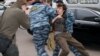 Оппозиционеры провели день инаугурации Медведева в милиции
