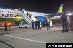 Ироқдан қайтарилган болаларни кутиб олиш. Ўзбекистон, 2019 йил 10 октябрь.