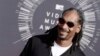 U.S. -- US singer Snoop Dogg arrives on the red carpet for the 31st MTV Video Music Awards at The Forum in Inglewood, California, August 24, 2014
