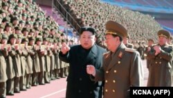 Liderul nord-corean Kim Jong-Un la un miting militar, fotografie nedatată.