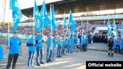 Предвыборная акция кандидатов от политической партии "Бир Бол" в Оше. Сентябрь 2015 года