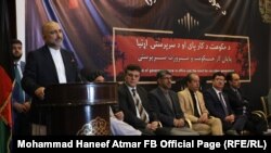 حنیف اتمر کاندید ریاست جمهوری افغانستان حین سخنرانی در نشست شورای کاندیدان ریاست جمهوری