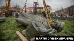 Демонтаж памятника Коневу, 3 апреля 2020 года