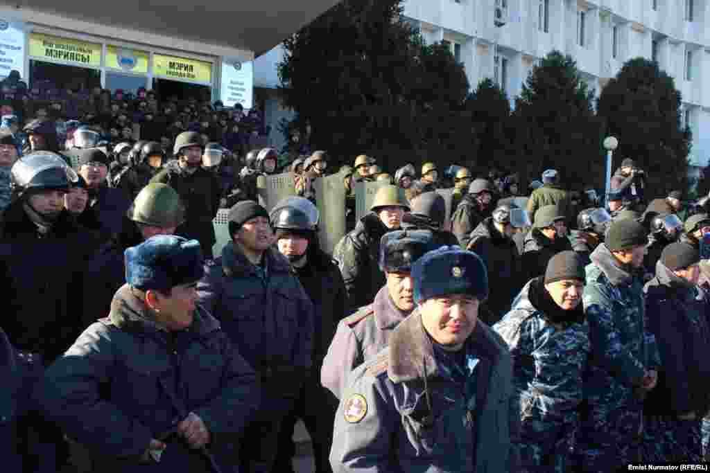 The winner, Kadyrbaev, has vowed to restore order and begin the business of running Kyrgyzstan&#39;s second-largest city.&nbsp;