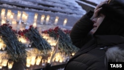 Акция в память о жертвах теракта в "Домодедово", прошедшая в Москве 27 января