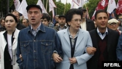 Нино Бурджанадзе на оппозиционном шествии за отставку президента Саакашвили. 2009 год