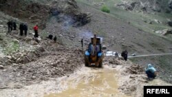 Cəfərli çayı üzərindəki həm piyada, həm də maşın üçün olan beton körpü tamamilə uçub