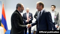 Belgium - European Council President Donald Tusk (R) meets with Armenian Prime Minister Nikol Pashinian in Brussels, 12 July 2018.