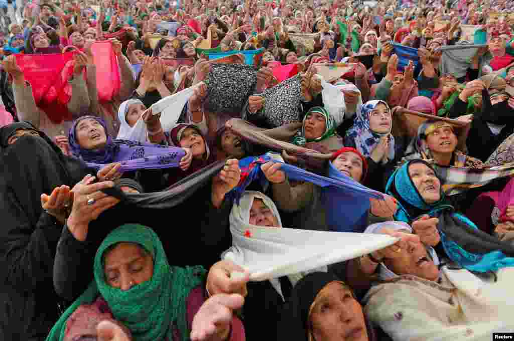 Kashmiri Muslim women pray upon seeing a relic believed to be hair from the beard of the Prophet Muhammad during Meeraj-un-Nabi, a festival marking the ascension of the Prophet to heaven, at the Hazratbal shrine in Srinagar. (Reuters/Danish Ismail)