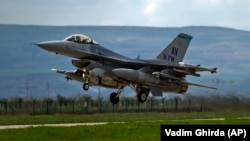 U.S. President Joe Biden last week endorsed training programs for Ukrainian pilots on F-16 fighter jets, and Ukrainian President Volodymyr Zelenskiy assured Biden that the aircraft would not be used to go into Russian territory. (file photo)