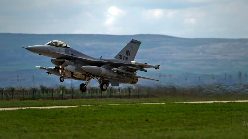 Словачка ќе купи 14 американски борбени авиони