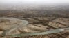 Talibanii susțin că nivelurile scăzute ale râului Helmand - care alimentează lacurile și zonele umede din provincia Sistan-Baluchistan din sud-estul Iranului - nu permit o cantitate mai mare de apă.