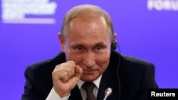 Оьрсийчоь -- Путин Владимир Петарбухехь зорбанан конференцехь. Манг.17, 2016. 