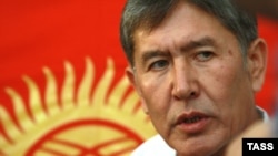 Алмазбек Атамбаев, Қырғызстан президентінің сайлауына оппозициядан түскен ортақ кандидат. Бішкек, 23 шілде 2009 жыл.