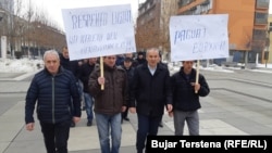 Protesta e punëtorëve teknikë të disa shkollave të Prishtinës