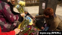 Возложение цветов к памятнику Шевченко в Симферополе