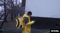 Москвадагы мигрант. Иллюстрациялык сүрөт.