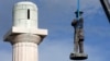 Памятник генералу Роберту Ли снимают с постамента в Новом Орлеане 