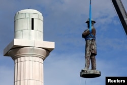 Демонтаж монумента генералу Ли в Новом Орлеане