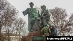 В Керчи готовят к открытию памятник князю Глебу и игумену Никону, декабрь 2019 года