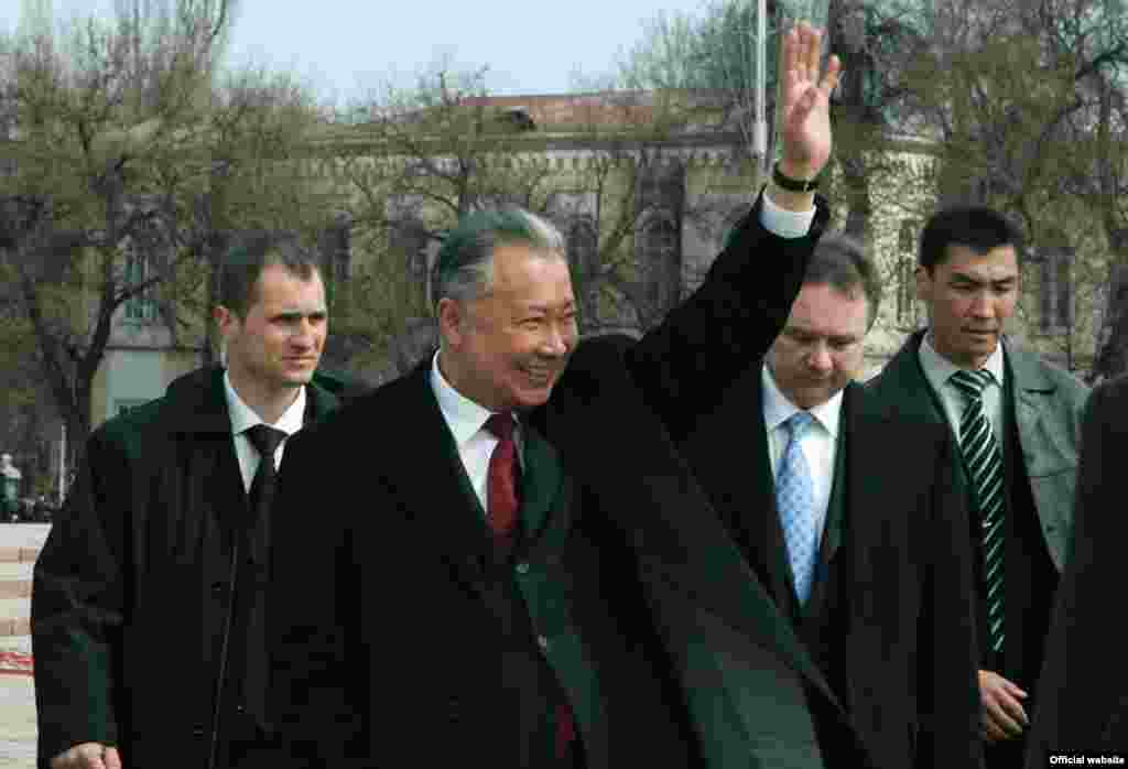 Kyrgyzstan -- President K. Bakiev in a holiday Nooruz, 21march2009