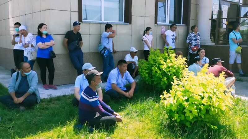 Переехавшие из-за рубежа казахи жалуются на проблемы с получением вида на жительство