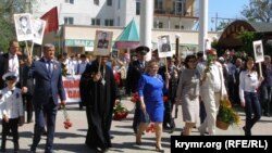 Представители городской власти возглавили шествие Бессмертного полка в Саках