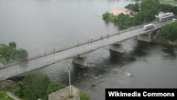 The Friendship Bridge connects the Estonian and Russian sides of the Narva River.
