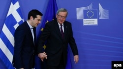 Президент Європейської комісії Жан-Клод Юнкер (проворуч) та прем'єр-міністр Греції Алексіс Ципрас, 4 лютого 2015 року