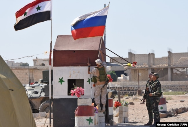 Российские военные на блокпосту в сирийской провинции Идлиб, 2018 год