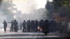 درگیری میان نیروهای پلیس و معترضان به افزایش قیمت ارز در ایران