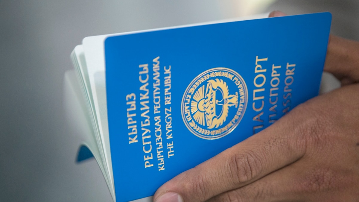 Носить ли гражданину РФ паспорт при себе по законодательству: ответы и комментарии