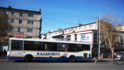 Жезқазғандағы жолаушы автобусы. Қазан, 2013 жыл. Көрнекі сурет.