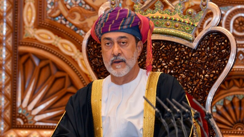 سلطان عمان برای سفری دو روزه به ایران رفت