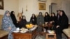 گروهی از همسران بازداشت‌شدگان سیاسی در منزل ابطحی