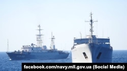 Азов теңізіндегі Украина әскери-теңіз күштерінің кемелері (Көрнекі сурет).