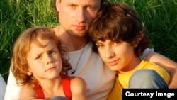 Илья Фарбер с детьми