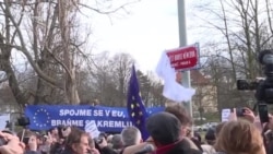 პრაღა: რუსეთის საელჩო ბორის ნემცოვისა და ანა პოლიტკოვსკაიას "ტყვეობაში"