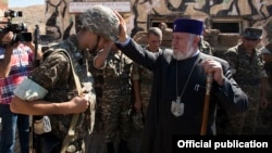 Nagorno-Karabakh - Catholicos Garegin II blesses an Armenian soldier, 8Sep2016.