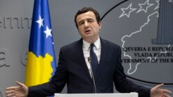 Mos dilni! Dilni! Koronavirusi përçan edhe më skenën politike në Kosovë
