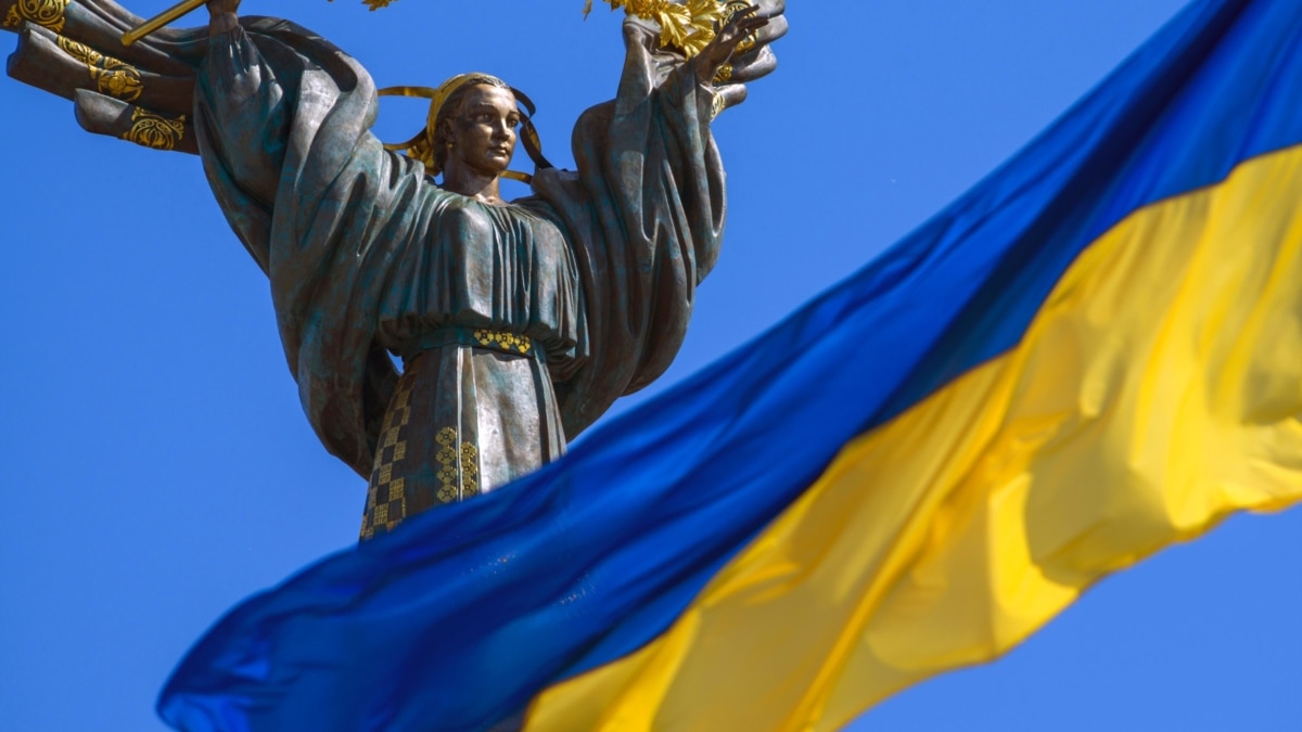 Порошенко: сине-желтый флаг будет поднят над Симферополем и Севастополем