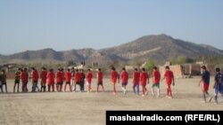 د کونډیو کلي لوبغاړي په خپل لوبغالي کې