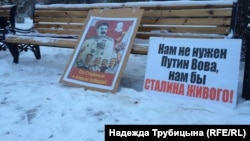Плакаты с изображением Сталина. Тюмень, Россия.