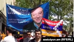 Armenia - Protesters outside the Russian Embassy in Yerevan demand the release of businessman Levon Hayrapetian, 19April, 2016.