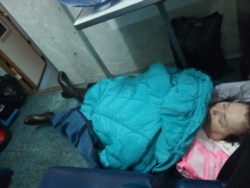 Валентина Якубова в вагоне поезда