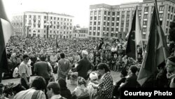 Ирек мәйданында ачлык тоту гамәле. Казан, май 1991