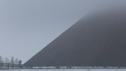 Адвалы адпрацаванай руды ў Салігорску, побач з прадпрыемствам "Беларуськалій". Ілюстрацыйнае фота